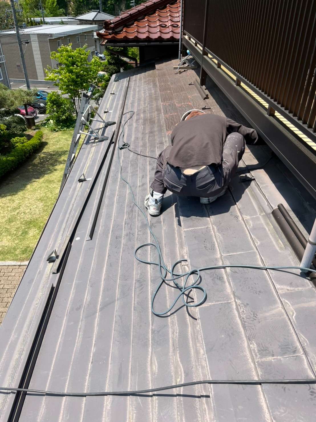 長野市で屋根のリフォーム工事が始まりました。